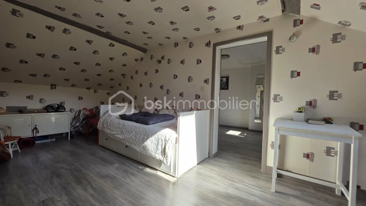 Photo 8