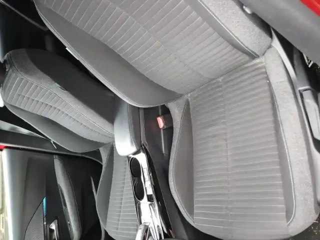 Peugeot 208 puretech 100 s&amp;s eat8 — photo 9