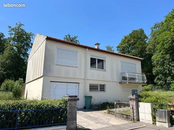 Maison individuelle avec grand terrain et accès à la forêt