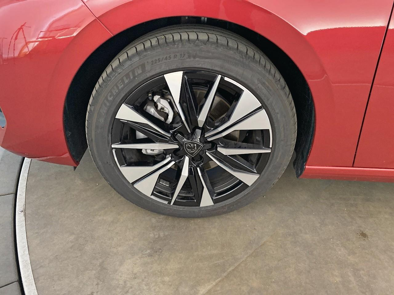 Peugeot 308 hybrid 145 e-dcs6 allure — photo 11