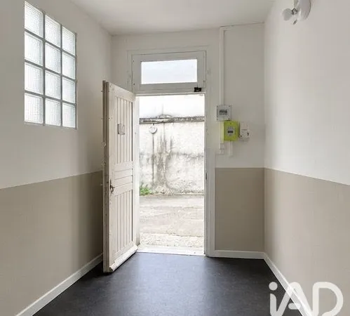 Local 1 pièce 8 m²