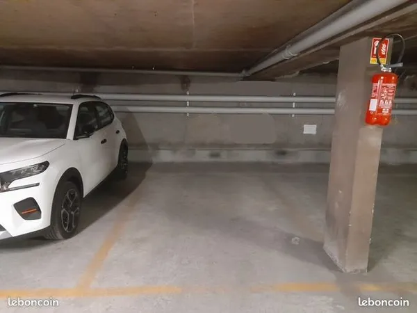 Place de parking La defense n sous-sol sécurisé - 90 /mois CC