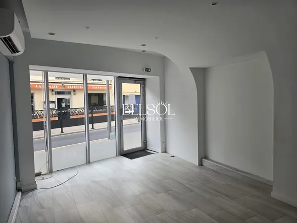 ARGELES SUR MER - Immeuble composé d'un local et 2 appartements