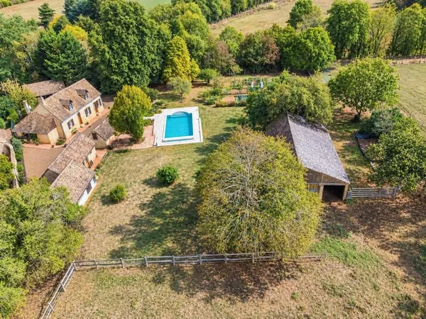 COUP DE CŒUR À LOMBRON - UN DOMAINE D'EXCEPTION, 5 HECTARES ET UN FORT POTENTIEL TOURISTIQUE !