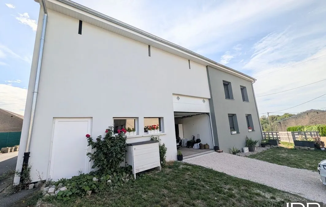 Photo 1