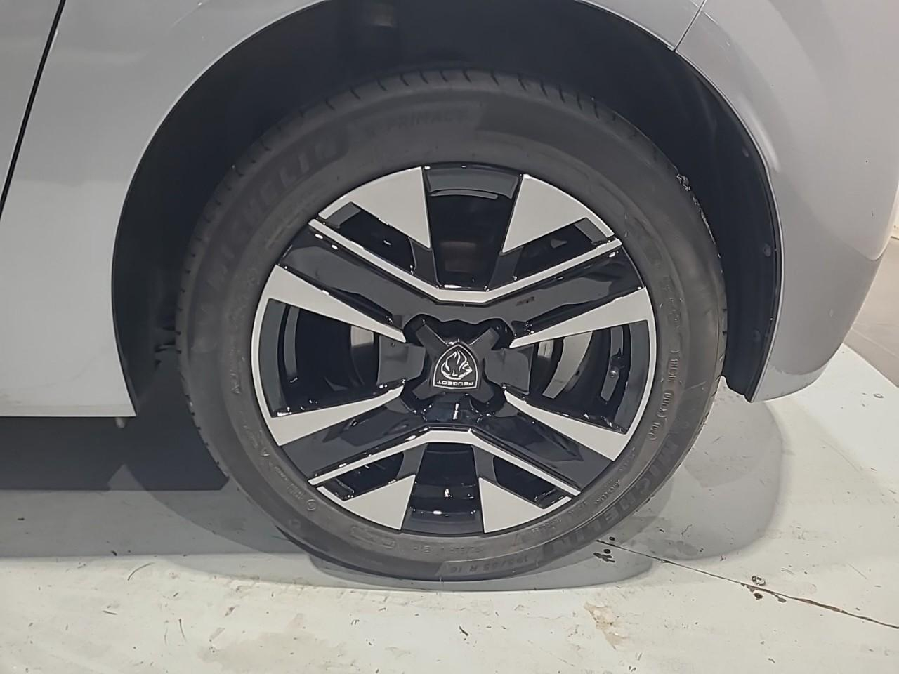 Peugeot 208 hybrid 100 e-dcs6 allure — photo 16