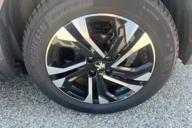 Peugeot 2008 puretech 130 s&amp;s eat8 — photo 40