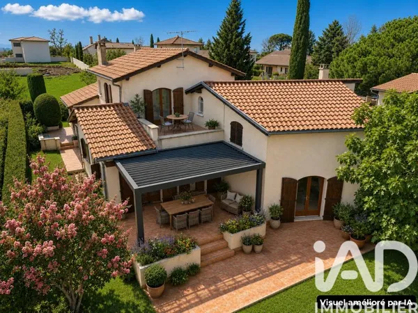 Maison 7 pièces 231 m²
