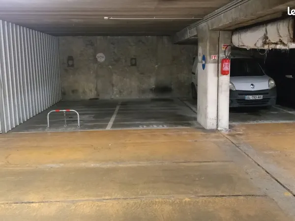 Location parking 75010
