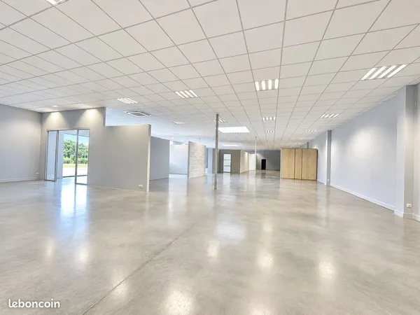 Local 440 m² Boulazac Isle Manoire