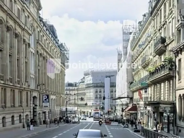 Local commercial 261 m²