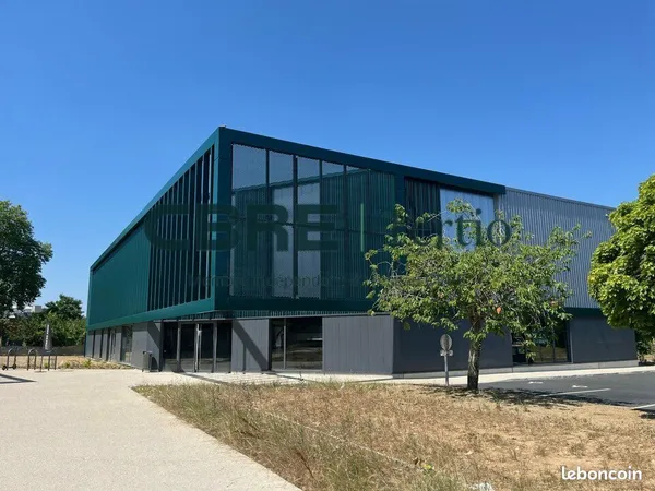 Local commercial 980 m² TOURS