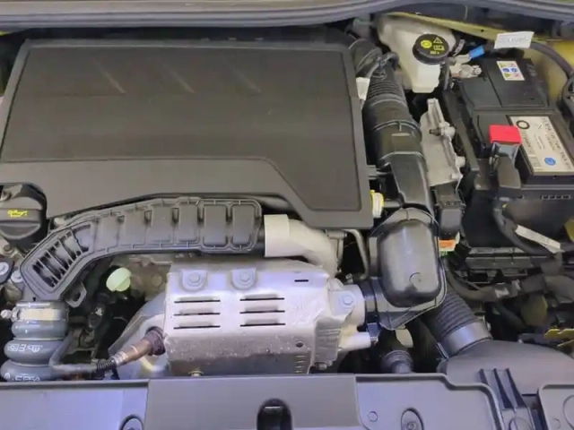 Peugeot 208 puretech 100 s&amp;s bvm6 — photo 9