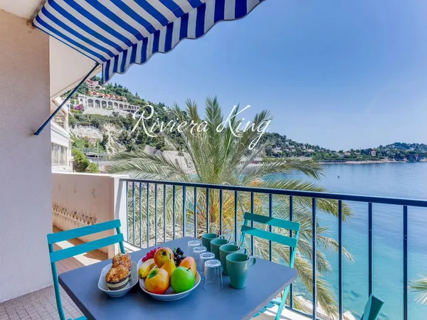 VILLEFRANCHE-SUR-MER - APPARTEMENT 2 CHAMBRES - TERRASSE ET SUPERBE VUE SUR LA MER -