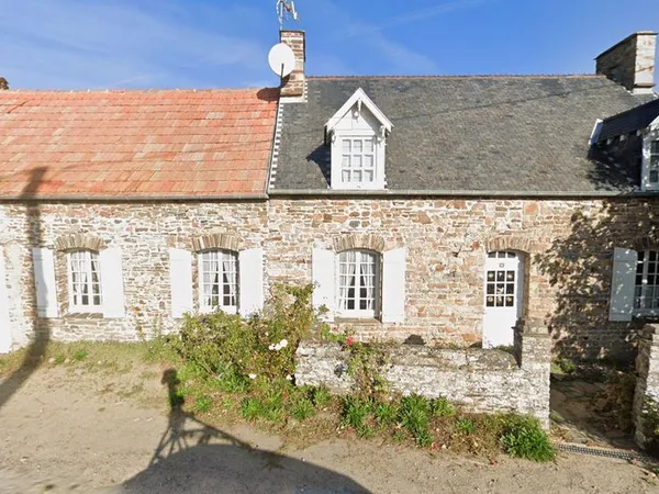 Proche mer, maison en pierre