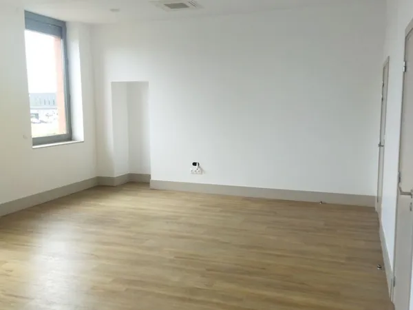 Bureau et espace de travail Location Montauban  37m² 518€