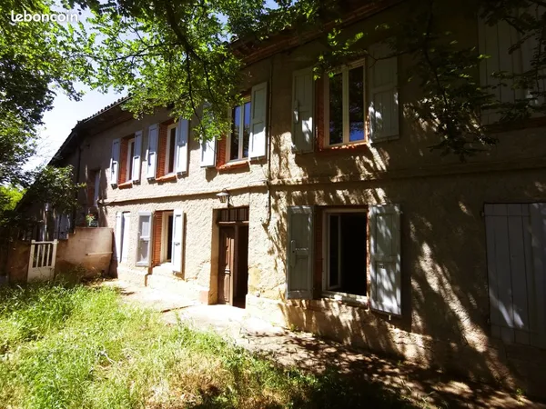 Corps de ferme à rénover sur 18 886 m² - 237 m² habitables - Dépendances - 360 000