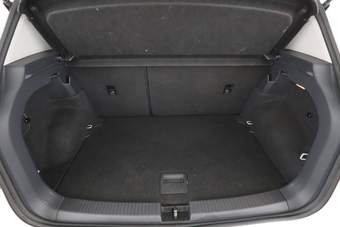 Volkswagen T-Cross 1.0 TSI R-Line DSG — photo 16