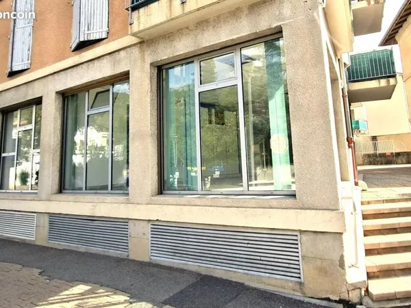 Bureau 67 m²