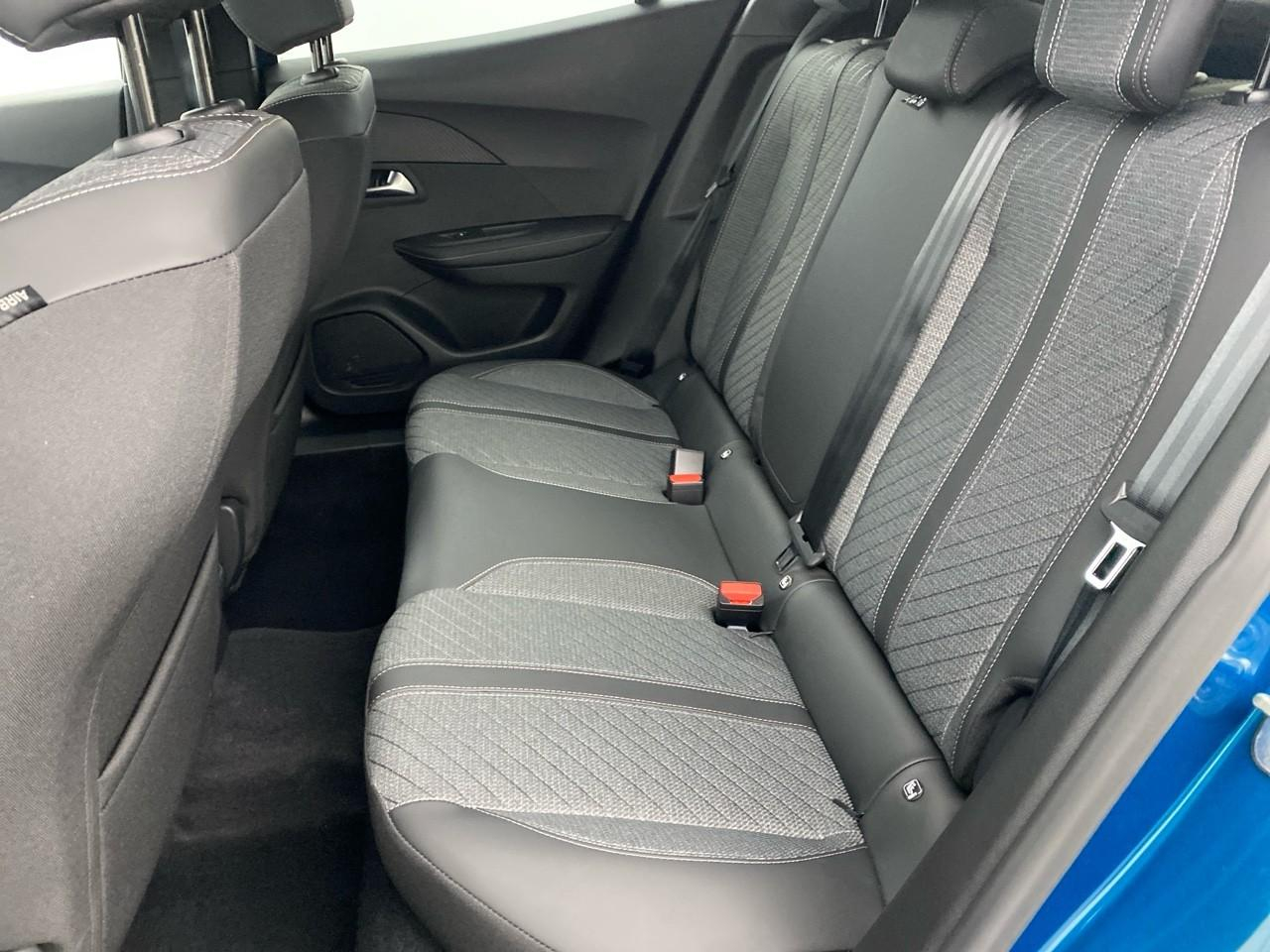 Peugeot 2008 hybrid 145 ch e-dcs6 allure — photo 10