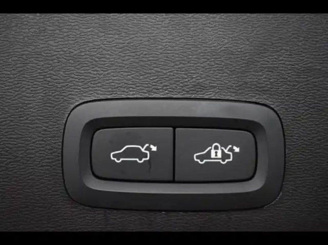 Volvo Xc40 t5 recharge 180 + 82ch plus dct 7 — photo 10