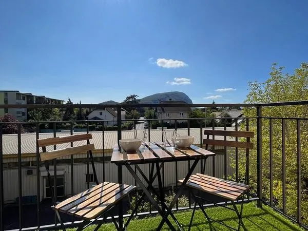 Grande chambre avec balcon privatif et parking - disponible le 15 novembre