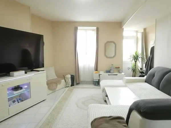 APPARTEMENT 2 PIÈCES AVEC TERRASSE, EN COEUR DE VILLE