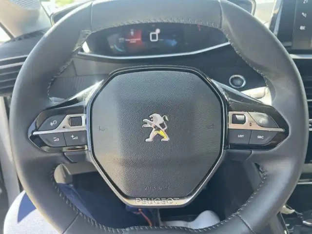 Peugeot 208 puretech 100 s&amp;s bvm6 — photo 16