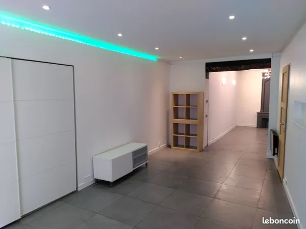 Particulier loue appartement de 52 m2 + 9 m2 de buanderie au dos de la cathédrale de Clermont l'Héra