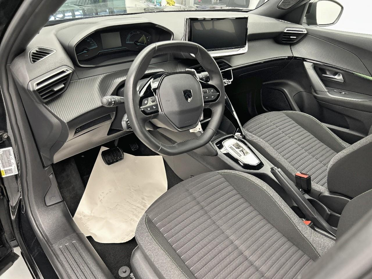 Peugeot 2008 hybrid 136 e-dcs6 active — photo 9