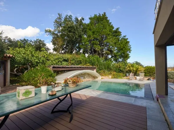 Villa 8 pièces 280 m²