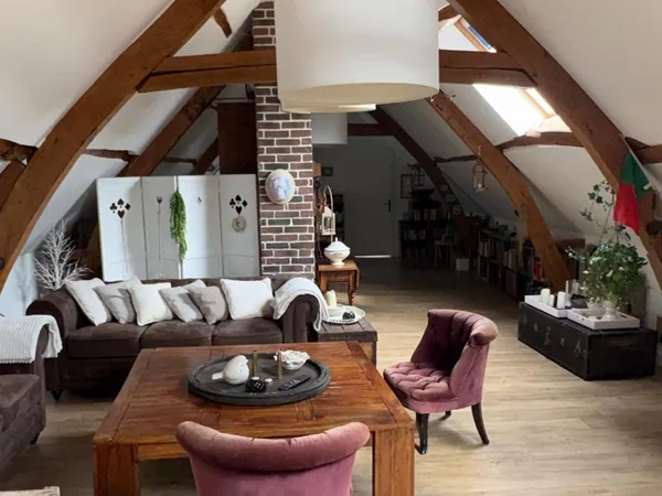 Super maison avec de généreux volume pour vous épanouir