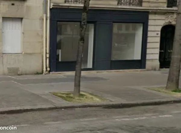 Local 77 m² Paris