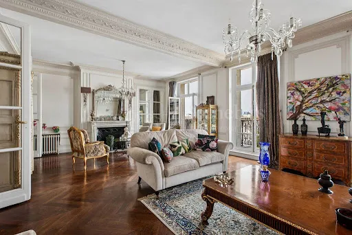 Appartement 7 pièces 262 m²