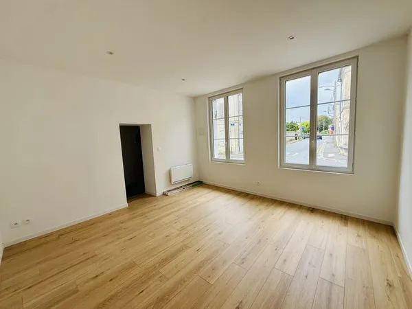 APPARTEMENT EN REZ-DE-CHAUSSÉE AU CENTRE-VILLE DE VILLERS-COTTERÊTS