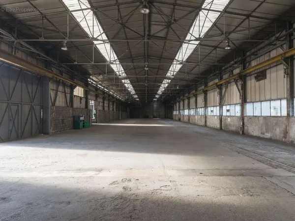 À vendre, dépôt de 508m2 avec terrain