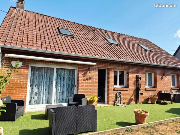 Semi plain pied briques, 118m², peu d'entretien extérieur, 5 chambres