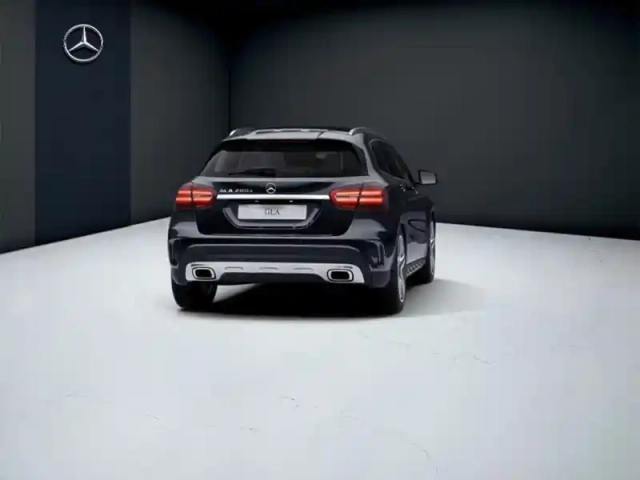 Mercedes Gla 200 d fascination — photo 24