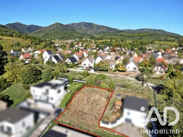 Terrain 749 m²