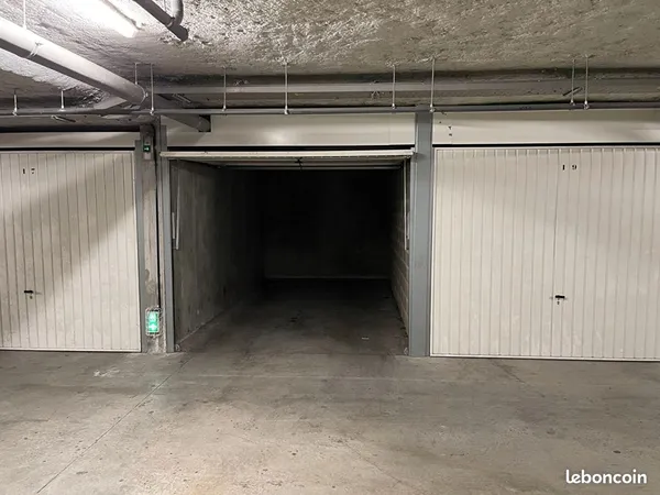 Parking/box 14 m² FRONTONAS