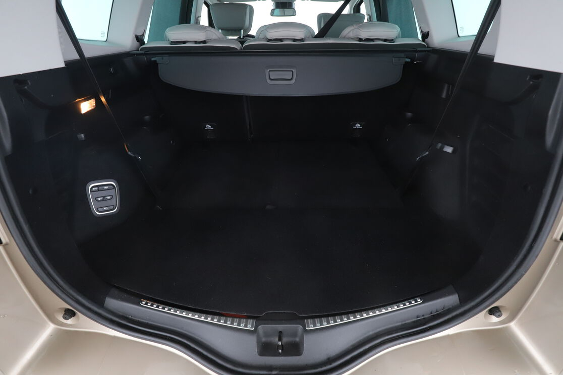 Renault Grand Scenic 1.6 dCi Energy Initiale Paris EDC — photo 16