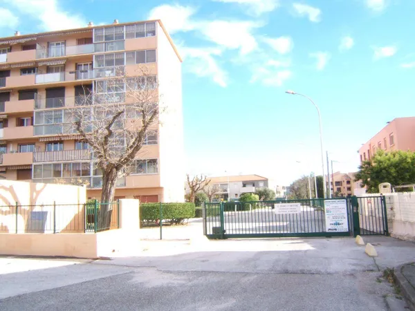 Parking 16 m²