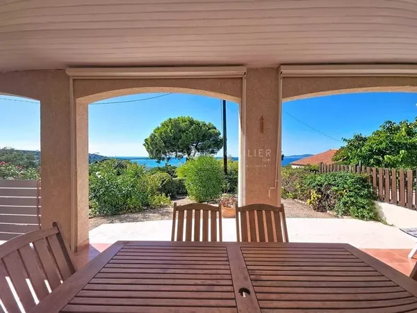 Charmante maison mitoyenne avec terrasse vue mer et jardin