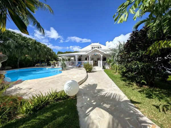 VILLA CRÉOLE DE CHARME AVEC PISCINE ET BUNGALOW INDÉPENDANT