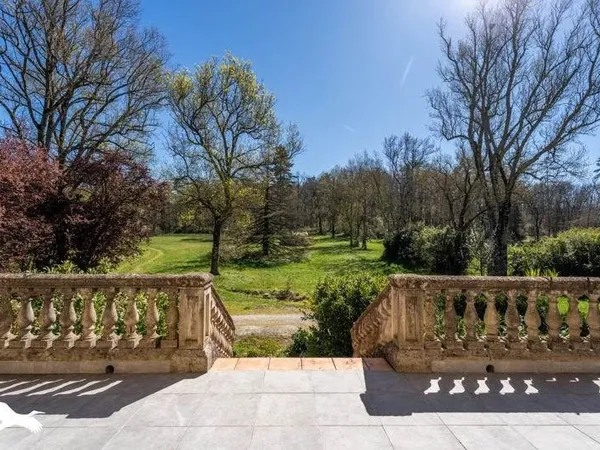 Maison 11 pièces 277 m²