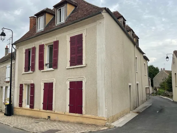 Maison divisée en 3 logements