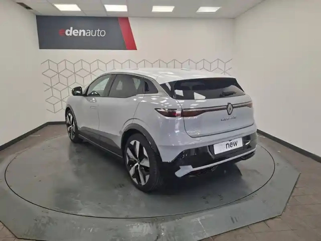 Renault Megane e-tech ev60 220 ch super charge — photo 3