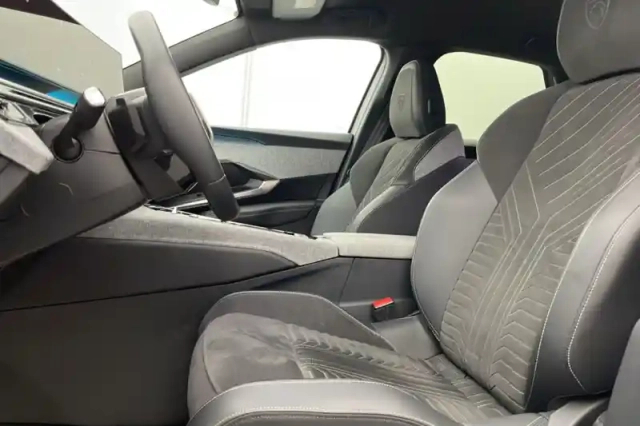 Peugeot 3008 hybrid 136 e-dcs6 — photo 13