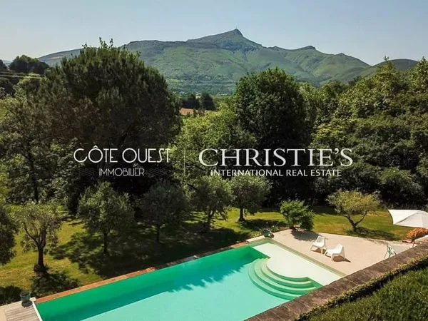 À vendre Urrugne - Propriété vue panoramique avec piscine
