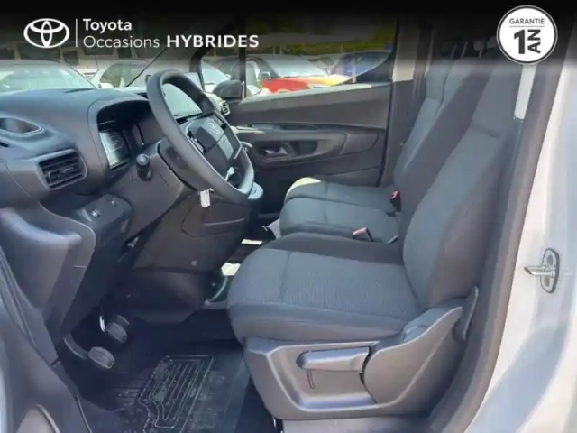 Toyota Proace city medium 100 d-4d start my25 — photo 11